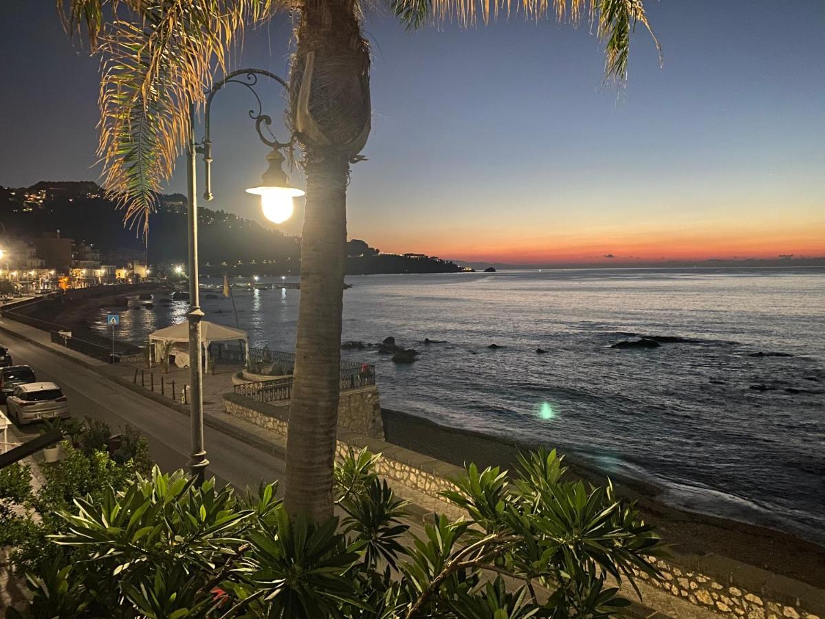 Вілла Casa Nicole Fronte Mare Джардіні-Наксос Екстер'єр фото